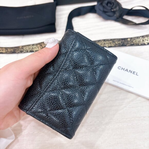 95% NEW CHANEL CARD HOLD WALLET WITH FULL PACKAGING, HOLIDAY RIBBON - Picture 4 of 14